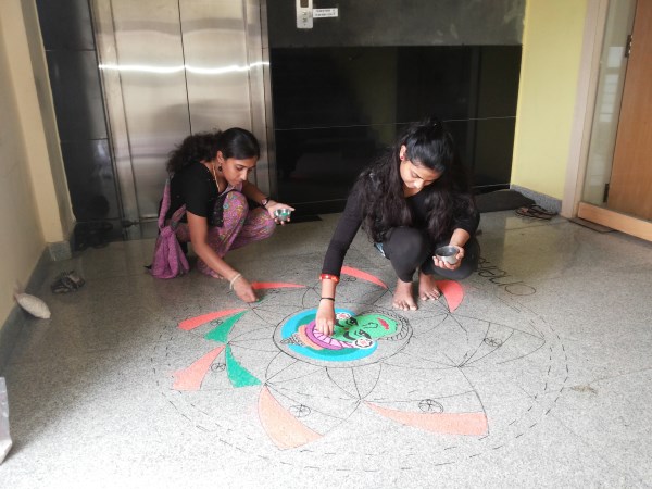 Oneindia Onam 2013 Rangoli - getting extra help