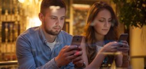 Phone Snubbing, Phubbing, is getting worse in India